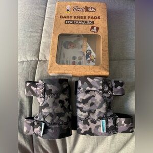Baby knee pads for crawling